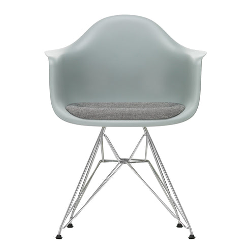 Cadeira de Braços em Plástico Eames DAR / Assento em Tecido / Base Cromada